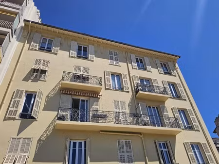 2p dernier étage libération