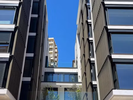 plateau de bureaux avec patio quartier moneghetti