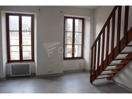 location appartement 2 pièces 41 m² à villeneuve-sur-yonne (89500)  455 €