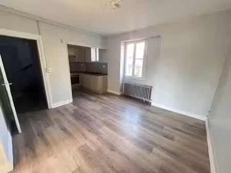 location appartement 5 pièces 89 m² à lavault-sainte-anne (03100)  630 €