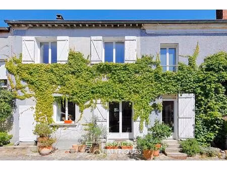 propriété de caractère avec studio indépendant et espace professionnel