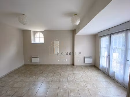bourges cathedrale - apt t1 - cour privative
