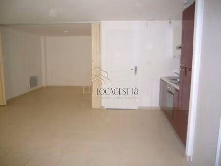 bourges nation - grand t1 avec cour privative