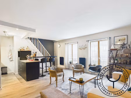 très beau deux pièces duplex au centre ville