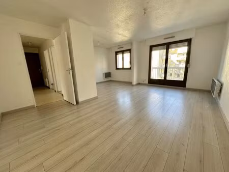 a vendre appartement t3/4 de 73 m² avec terrasse et ascenseur ?