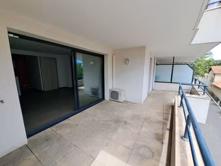 appartement villeneuve les avignon 2 pièce(s) 51.60 m2- terrasse - place de parking platea