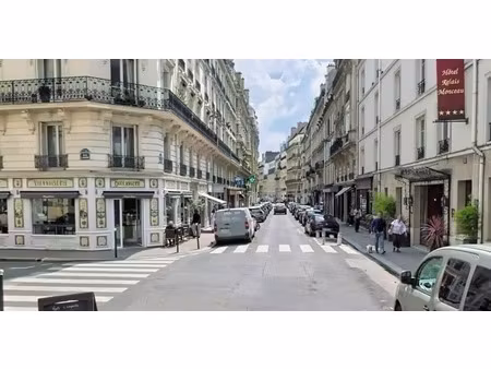 location commerce paris 75008 147m²