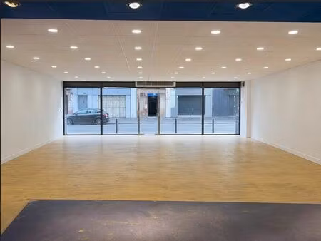 location commerce paris 75015 340m²