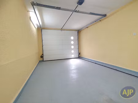 local commercial blain 165 m2