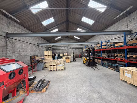 local commercial calais 220 m2