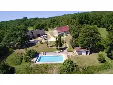 propriété de caractère sans voisin  avec piscine et dépendan