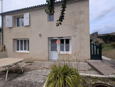 maison 2 chambres cour