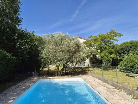 grande villa sur superbe terrain