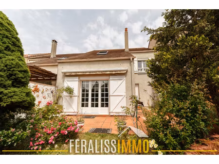 maison de charme  jardin sud et écoles à pied !