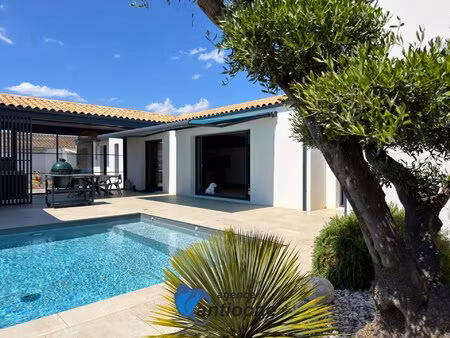 maison contemporaine haut de gamme avec piscine et jacuzzi