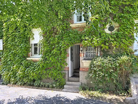 demeure de caractère avec 2 400 m² de terrain