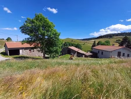 maison de 100m² en pierres avec dépendances