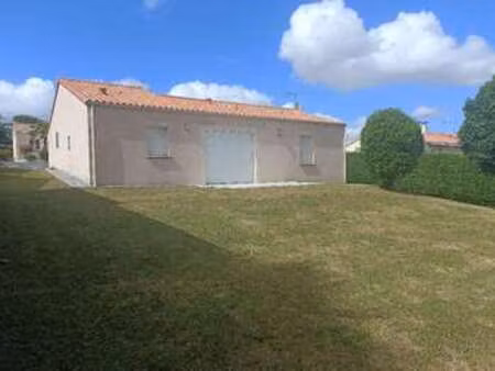 location maison aux epesses (85590) : à louer / 72m² les epesses
