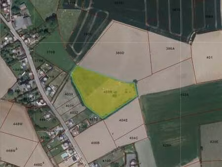 beau terrain (prairie) d'une superficie totale de 10.506m2!