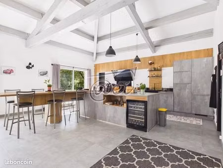 villa 7 pièces 207 m²