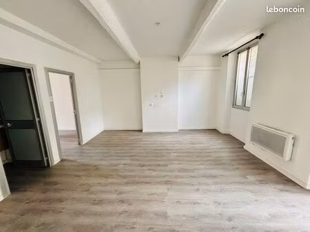 t3 loué vide loggia et balcon
