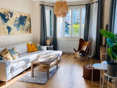 appartement meublé 115 m² – 3 suites indépendantes – triplex – à 7 min du tram t2 la défen