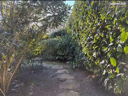 t3-location meublée garches 72m2 - jardin