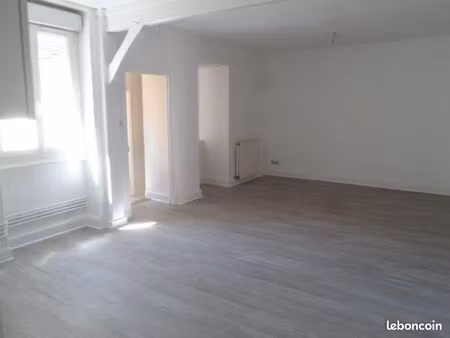 appartement t4 en bon état  plein centre  à 50 m du parc de la verrerie  proximité commerc