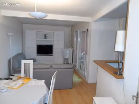 bel appartement t3 meublé dans résidence sécurisée  proximité commerce  gare  université e