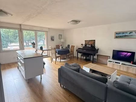 appartement t3 meublée balcon + parking