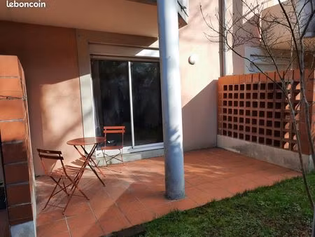 toulouse très beau t1 35m2 avec terrasse et parking