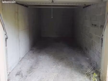 box à louer  sécurisé 12.7 m² idéal stockage voiture centre digne