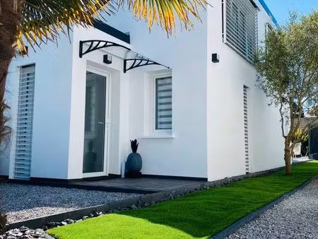 little white house
