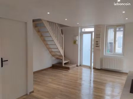 maison de ville f3 entierement renovee