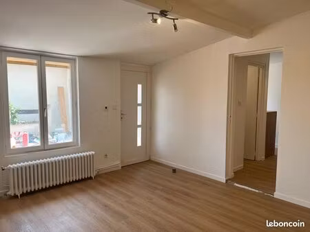 studio meublé indépendant dans petite maison