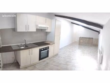 joli t2 duplex orgon prés senas cavaillon et salon