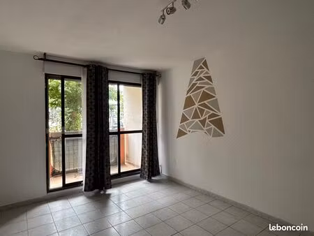 studio 1 pièce 27 m²