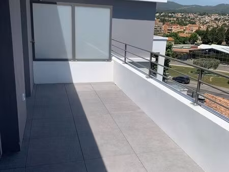 beau t3 de 60m² env. avec terrasse de 11m² + parking double secteur plan-de-cuques