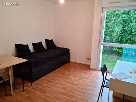 location studio meublé