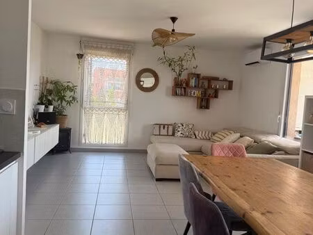 t4 88 m² meublé – climatisation – 2 terrasses – parking – résidence récente