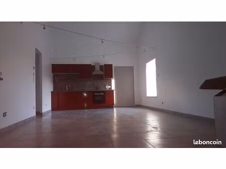 app 45m2 loi carrez et 60m2 au sol