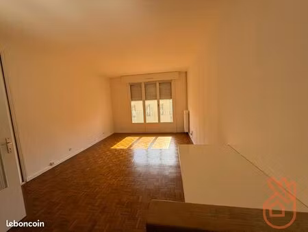 studio 1 pièce 30 m²