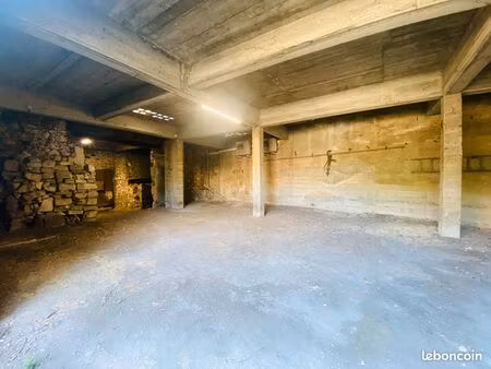 parking/box 18 m² orgon