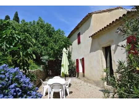 maison p3 avec cour dans un mas