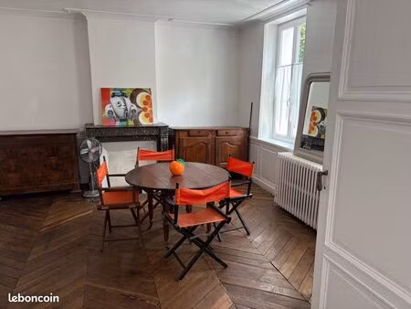 rez de chaussée de caractère au cœur de fontainebleau