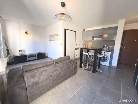 studio 1 pièce 28 m²