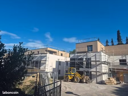 magnifique studio meublé moderne et neuf en attique avec terrasse – premier emménagement