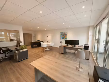 location locaux professionnels 64 m² à neuilly-sur-seine (92200)  3 367 €