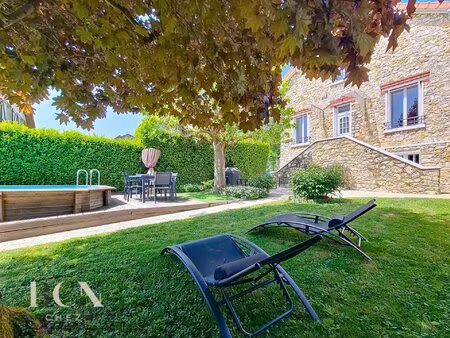 maison meulière de caractère avec dépendance  piscine et sous-sol