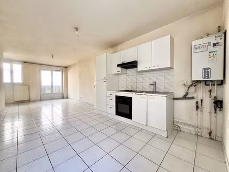 investissement ou résidence principale - f3 de 54m2 avec terrasse et stationnement à metz-